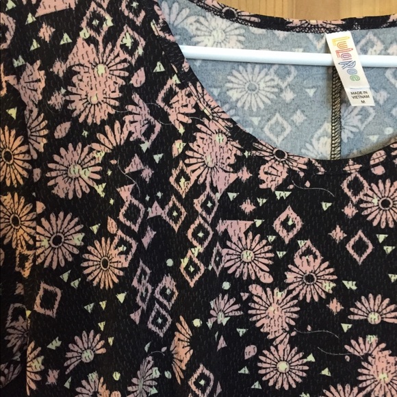 Lularoe Perfect Tee - Picture 2 of 3